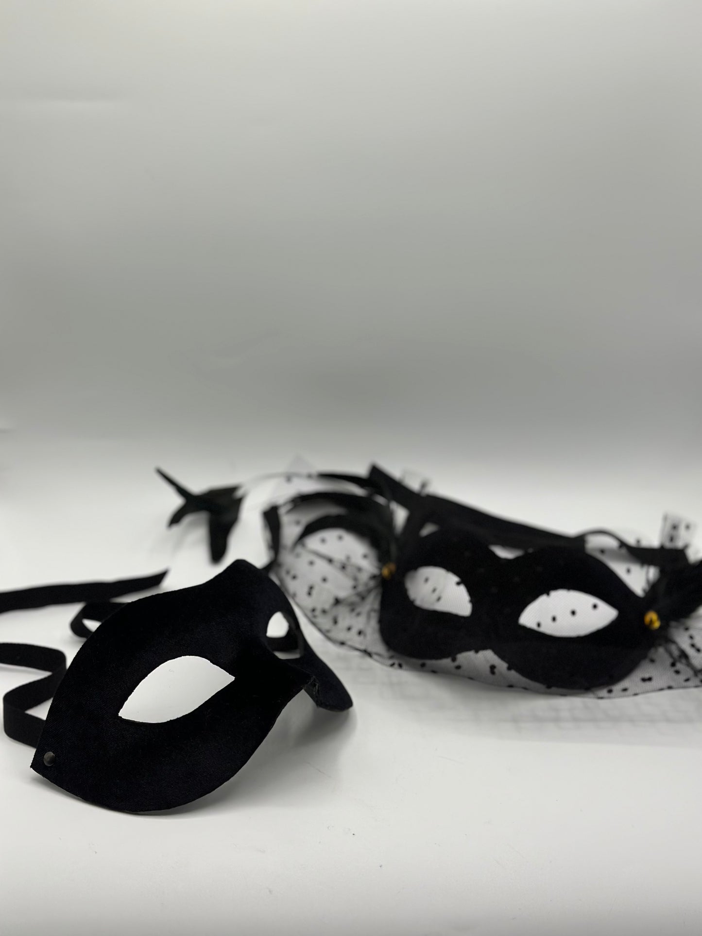 Two Venetian ball masks - man and woman mask - in black velvet - Couple mask black